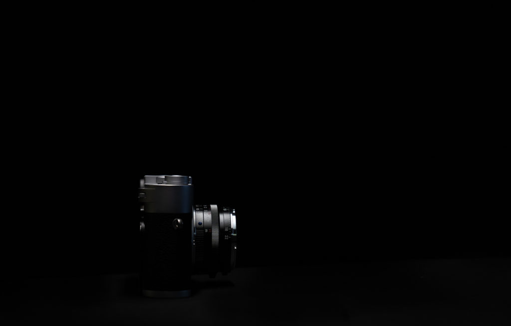 Ống kính Leica cho người bình thường: Với những ống kính Leica tuyệt đẹp, bạn đừng lo sợ giá thành quá cao vì chúng dành cho người bình thường. Hãy chiêm ngưỡng những tác phẩm nghệ thuật được chụp bằng Leica và cảm nhận sự khác biệt. Chất lượng ảnh sẽ khiến bạn không thể rời mắt khỏi những bức ảnh đó.